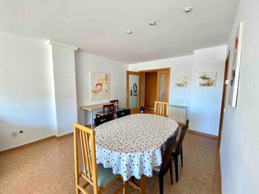 Big Family Parking And Noise Free Apartment Terrassa